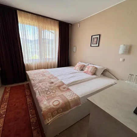 Ardovel Park 3*
